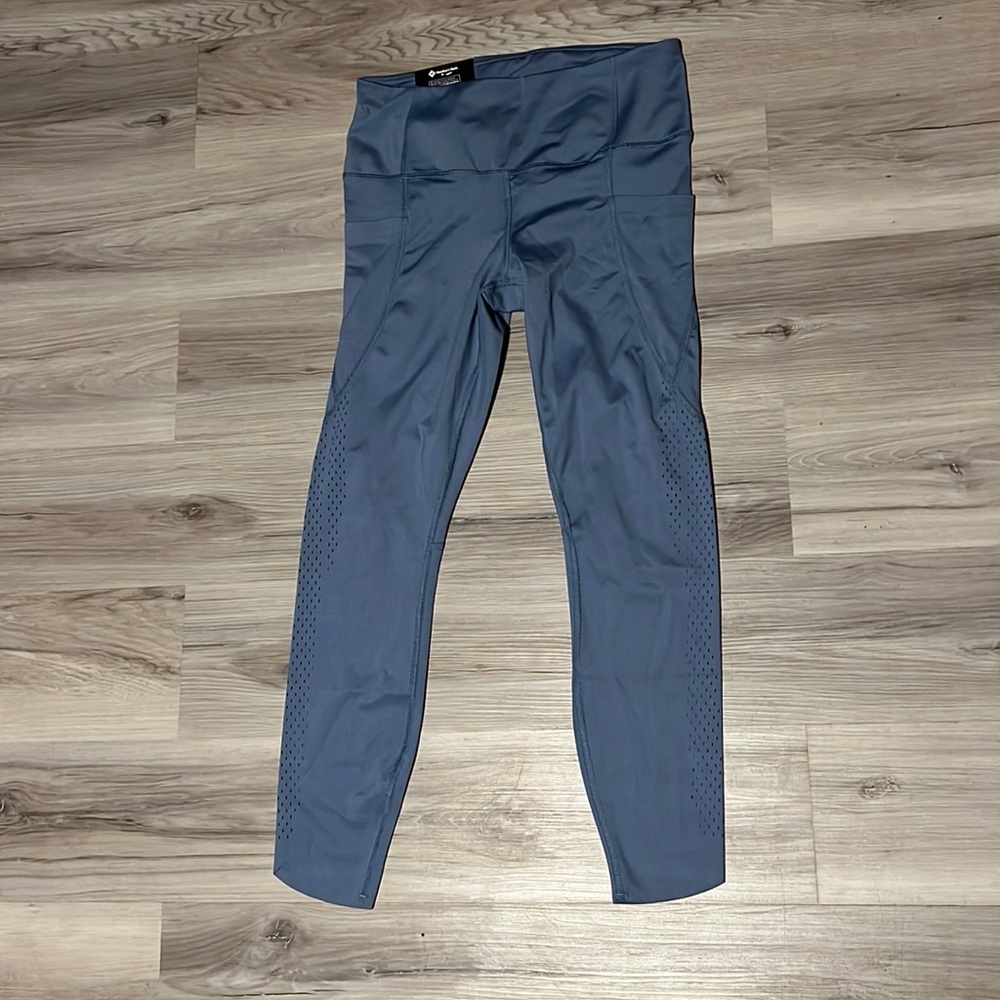 Periwinkle members mark leggings
